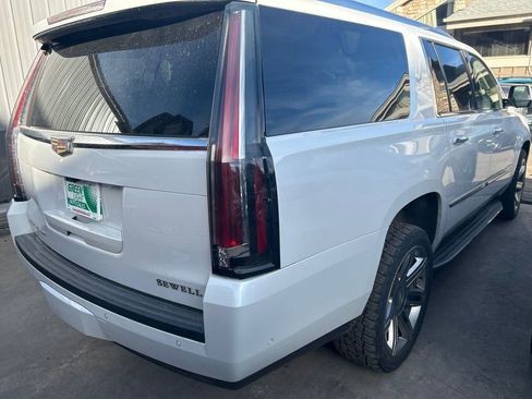 Used 2019 Cadillac Escalade ESV Luxury image 3