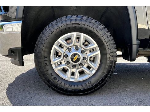 Used 2021 Chevrolet Silverado 2500 LT AWD/4WD image 4