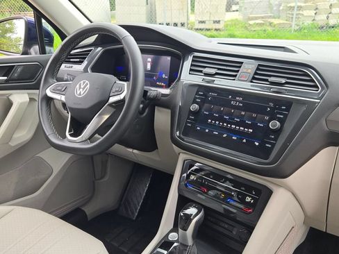 Used 2022 Volkswagen Tiguan SE AWD/4WD image 7