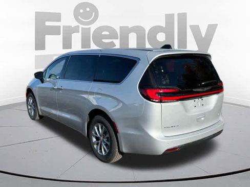 New 2026 Chrysler Pacifica Select image 7