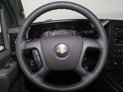 Used 2022 Chevrolet Express 2500 image 22