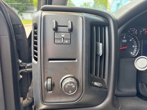 Used 2017 Chevrolet Silverado 1500 Custom w/ Custom Convenience Package AWD/4WD image 16