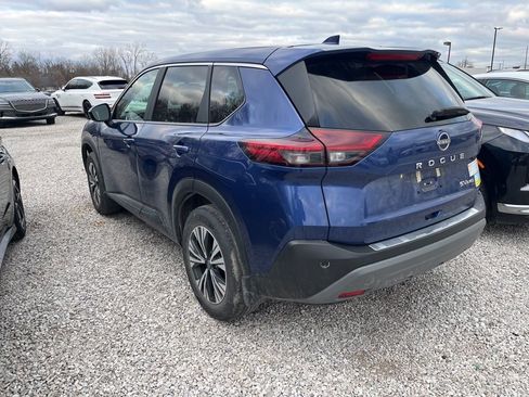 Used 2023 Nissan Rogue SV image 3