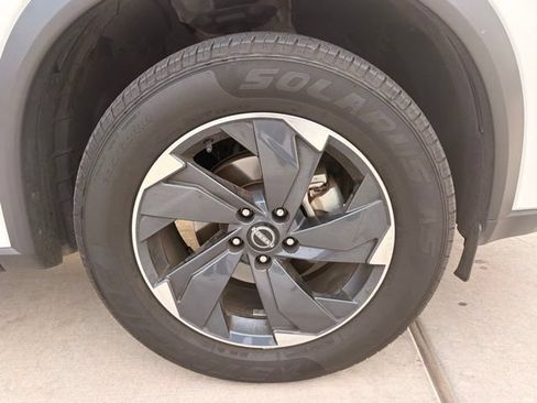Used 2025 Nissan Rogue SV AWD/4WD image 5