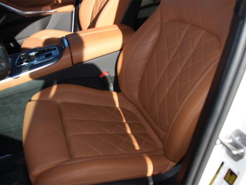 Used 2023 BMW X7 xDrive40i w/ M Sport Package image 23