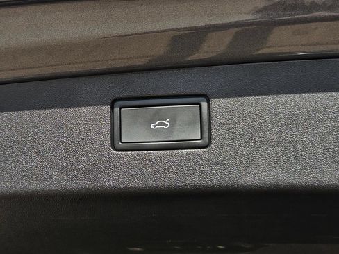 Used 2026 Volkswagen Tiguan SE FWD image 12