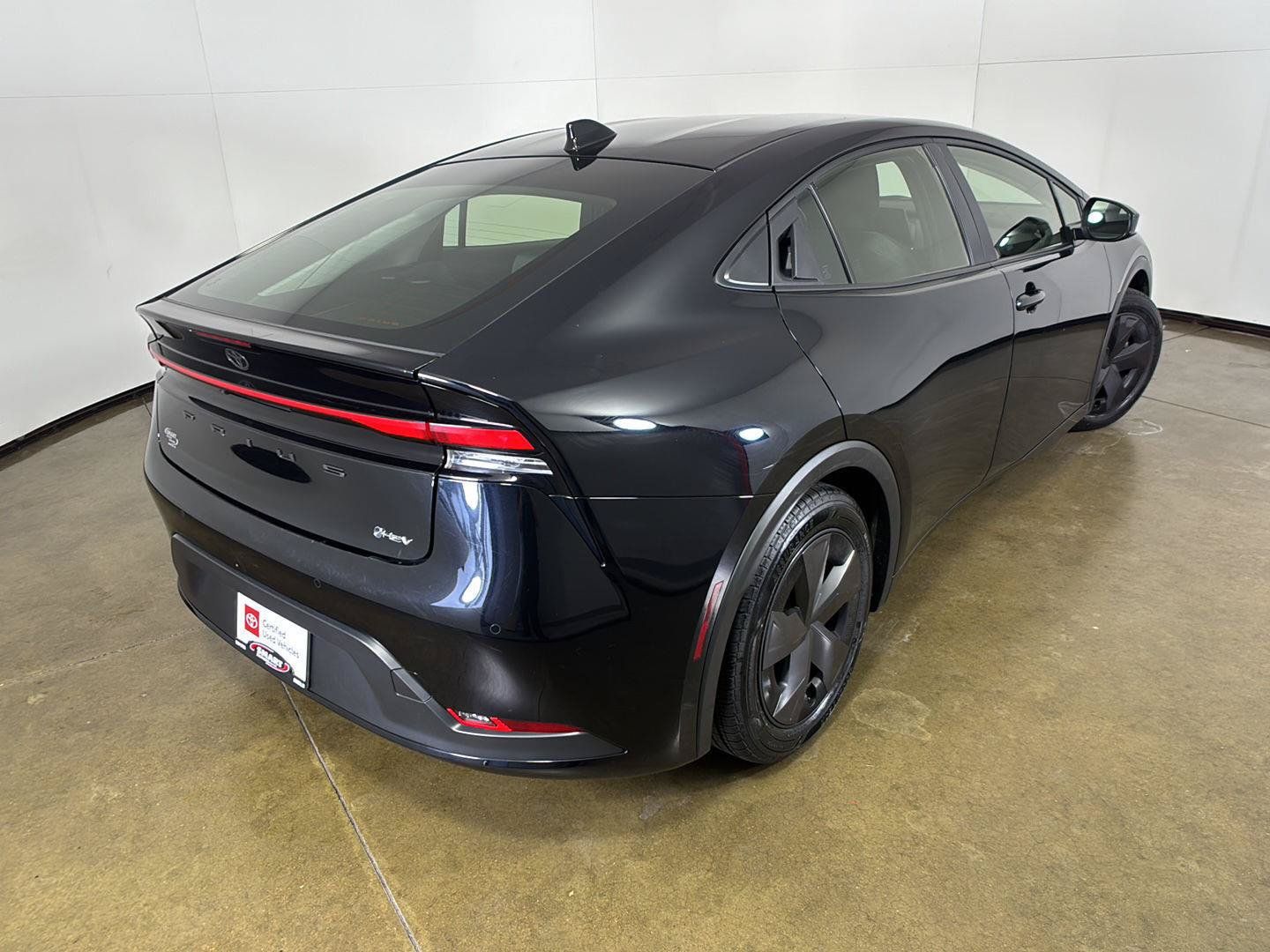 Used 2025 Toyota Prius LE FWD image 10
