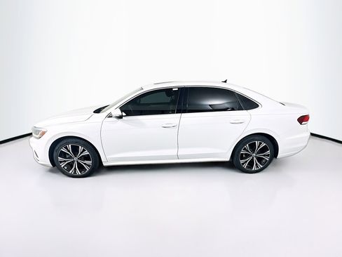 Used 2021 Volkswagen Passat 2.0T SE image 4