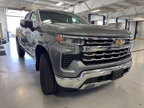 Used 2025 Chevrolet Silverado 1500 LTZ AWD/4WD image 42