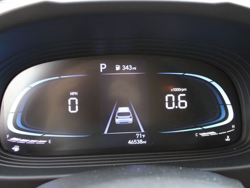 Used 2024 Hyundai Venue SEL image 10