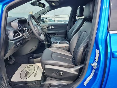 New 2026 Chrysler Pacifica Select FWD image 18
