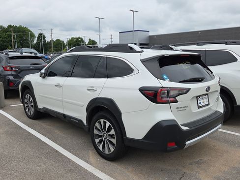 Used 2023 Subaru Outback Touring AWD/4WD image 6
