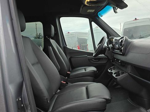 Used 2025 Mercedes-Benz Sprinter 2500 image 11