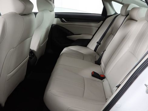 Used 2018 Honda Accord Touring image 15