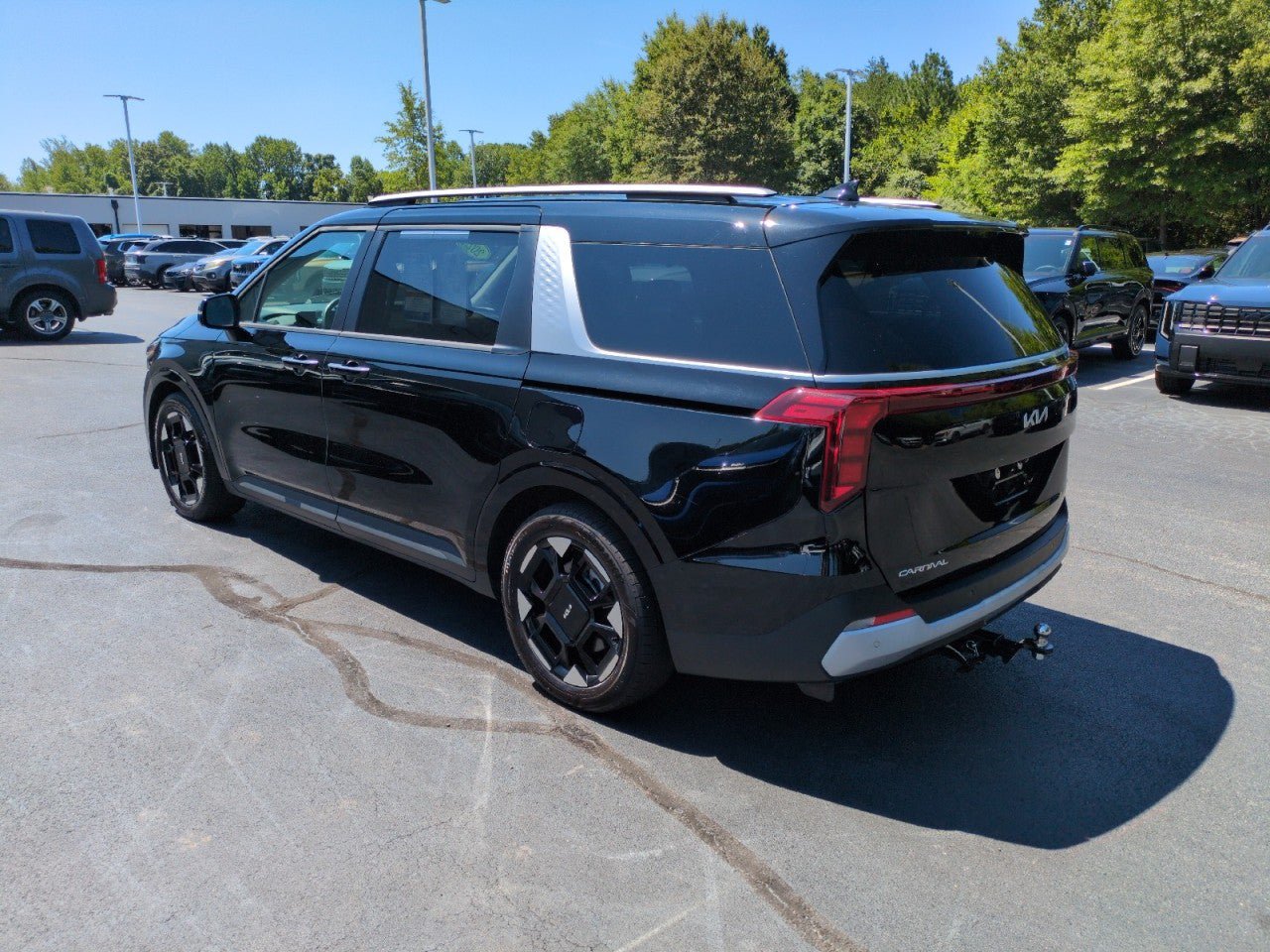 Certified 2025 Kia Carnival EX FWD image 5