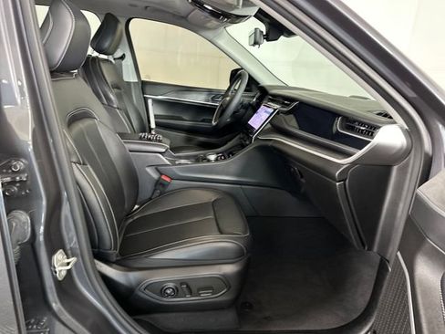 Used 2023 Jeep Grand Cherokee 30th Anniversary image 28