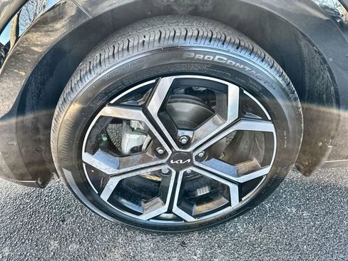 Used 2024 Kia Niro EX Touring image 19