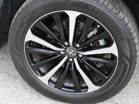Used 2022 Toyota Highlander XSE AWD/4WD image 15