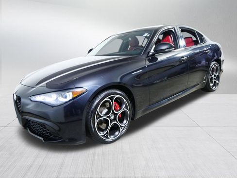 Used 2024 Alfa Romeo Giulia Veloce AWD/4WD image 3