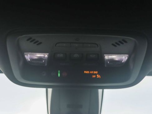 Used 2023 Chevrolet Traverse RS image 24