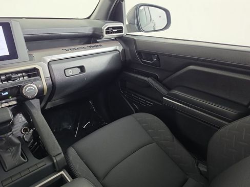 Certified 2025 Toyota Tacoma SR5 AWD/4WD image 29
