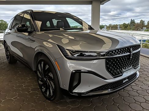 Certified 2024 Lincoln Nautilus Reserve w/ Equipment Group 202A image 3