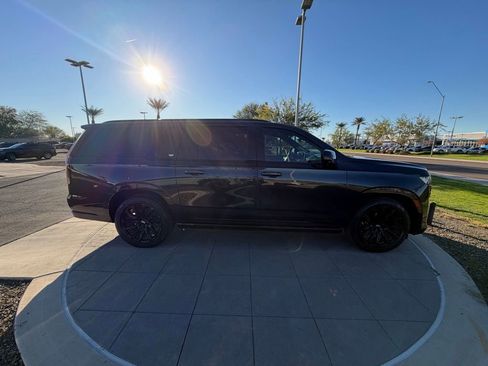 Used 2023 Cadillac Escalade ESV Sport Platinum w/ LPO, ONYX Package image 4