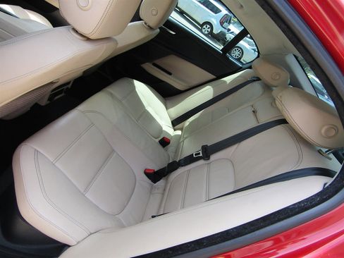 Used 2017 Jaguar XE Prestige RWD image 8