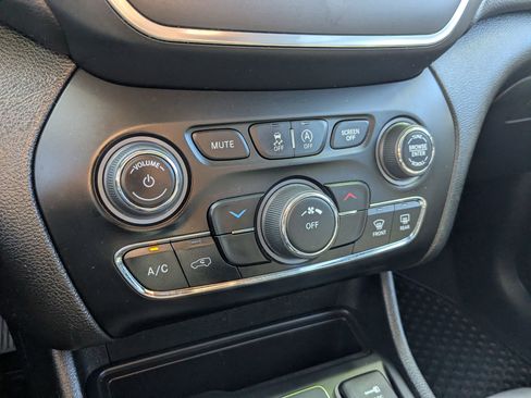 Used 2022 Jeep Cherokee Latitude image 17