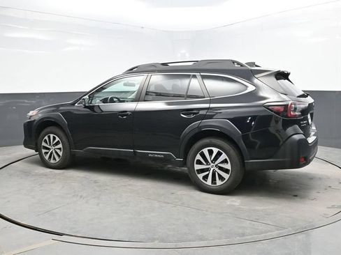 Used 2023 Subaru Outback Premium AWD/4WD image 4