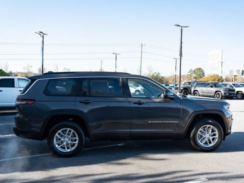 Used 2025 Jeep Grand Cherokee L Laredo RWD image 11