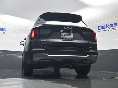 Certified 2025 Kia Sorento S w/ Panoramic Sunroof Package FWD image 46