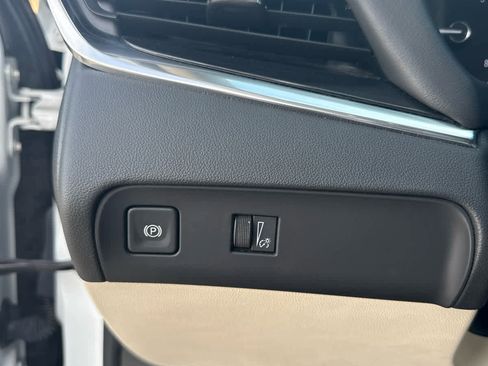 Used 2023 Buick Enclave Essence w/ Experience Buick Package image 18