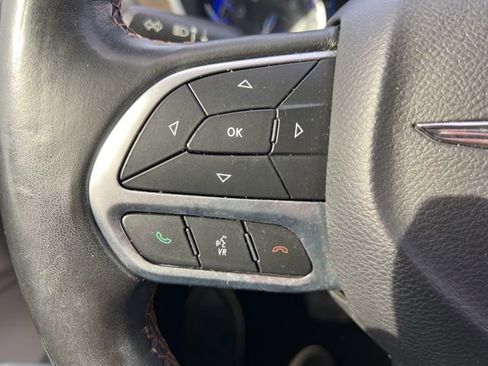 Certified 2019 Chrysler Pacifica Touring-L image 19