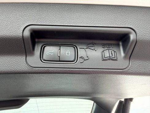 Used 2022 Ford Explorer XLT w/ Equipment Group 202A AWD/4WD image 12
