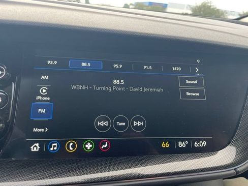Used 2022 Buick Envision Preferred FWD image 8