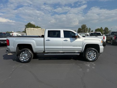 Used 2019 GMC Sierra 2500 Denali image 27