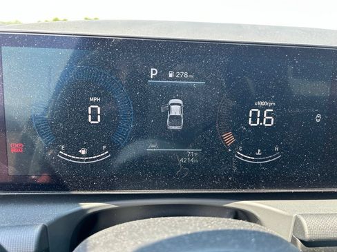 Used 2025 Hyundai Santa Cruz SE AWD/4WD image 15