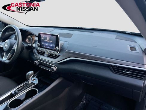 Used 2024 Nissan Altima 2.5 SV image 35