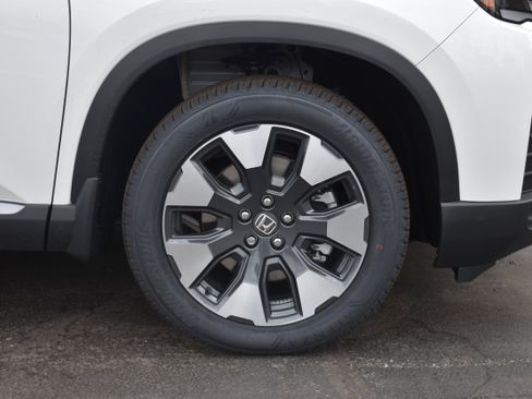 New 2026 Honda Pilot Touring image 10