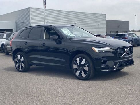 Certified 2025 Volvo XC60 T8 Plus w/ Protection Package Premier image 4