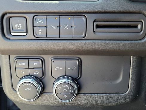 Used 2024 GMC Yukon XL SLT image 25