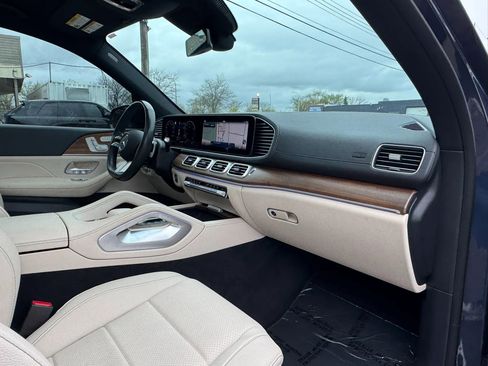 Used 2025 Mercedes-Benz GLS 450 4MATIC w/ AMG Line Exterior image 46