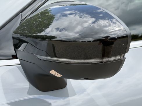 New 2026 Nissan Pathfinder Platinum FWD image 34