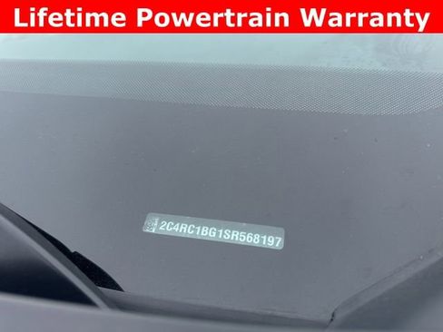 Used 2025 Chrysler Pacifica Select image 26