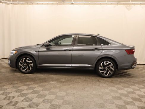 Used 2024 Volkswagen Jetta SEL FWD image 3