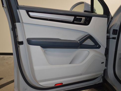 Certified 2021 Porsche Cayenne Coupe image 17