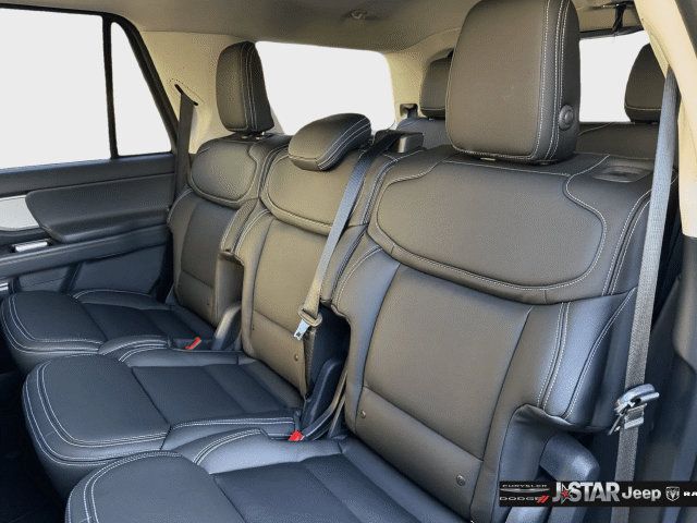Used 2025 Ford Expedition Active AWD/4WD image 27