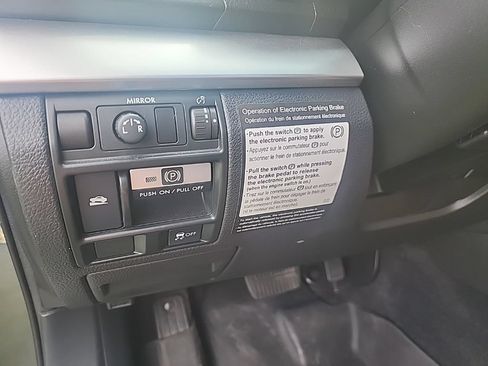 Used 2010 Subaru Outback 2.5i Premium AWD/4WD image 29
