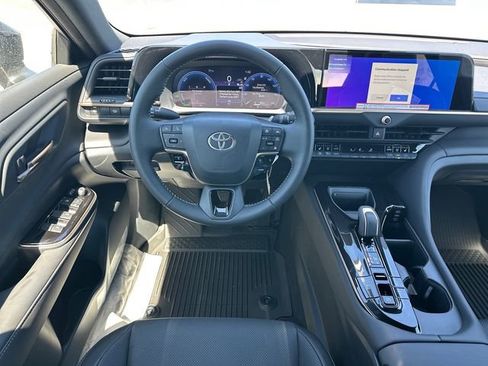 Used 2026 Toyota Crown AWD/4WD image 7